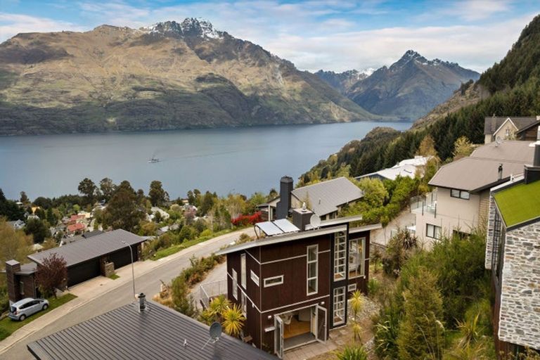 Photo of property in 45 Dart Place, Fernhill, Queenstown, 9300