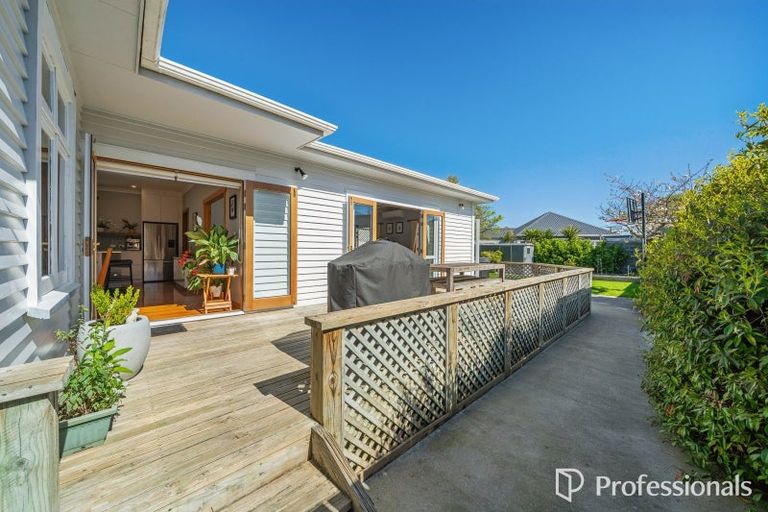 Photo of property in 18 Birdwood Road, Waterloo, Lower Hutt, 5011