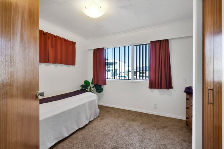 Photo of property in 1 Mclean Street, Strandon, New Plymouth, 4312