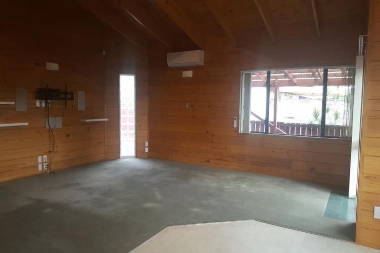 Photo of property in 24a Holiday Road, Stanmore Bay, Whangaparaoa, 0932