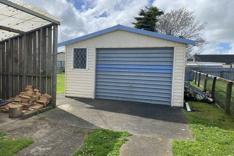 Photo of property in 18 Railway Street, Eltham, 4322