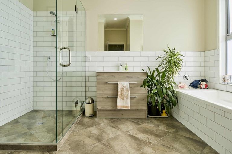 Photo of property in 37 Meadowbank Drive, Belmont, Lower Hutt, 5010