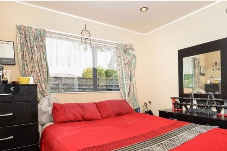Photo of property in 81 Pupuke Road, Northcote, Auckland, 0627