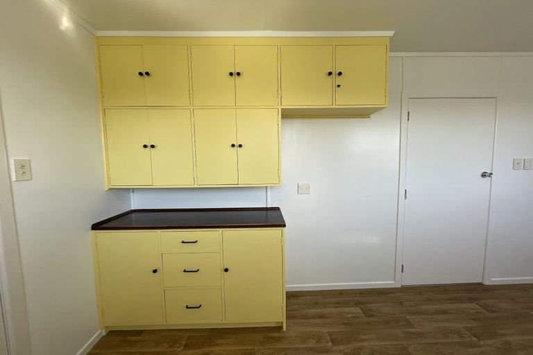 Photo of property in 8 Kelvin Place, Westown, New Plymouth, 4310