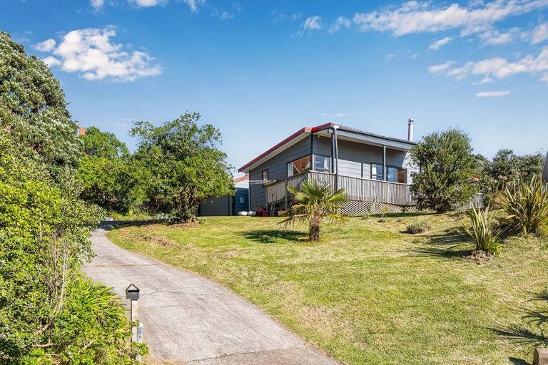 Photo of property in 16 Frances Street, Waikanae Beach, Waikanae, 5036