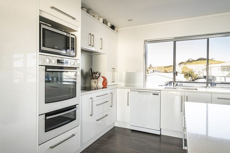 Photo of property in 28 Hall Road, Pataua North, Whangarei, 0175