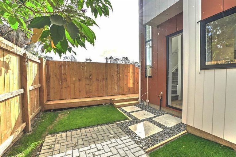 Photo of property in 5/4 Serjeant Street, Henderson, Auckland, 0612