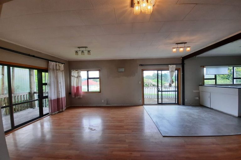 Photo of property in 2a Valdale Road, Henderson, Auckland, 0610