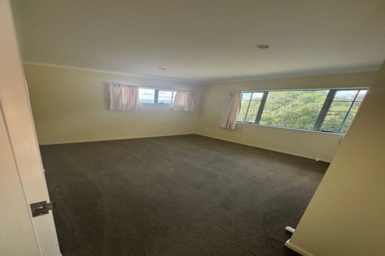 Photo of property in 36b Tamworth Crescent, Newlands, Wellington, 6037