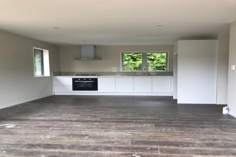 Photo of property in 15 Walnut Lane, Browns Bay, Auckland, 0630