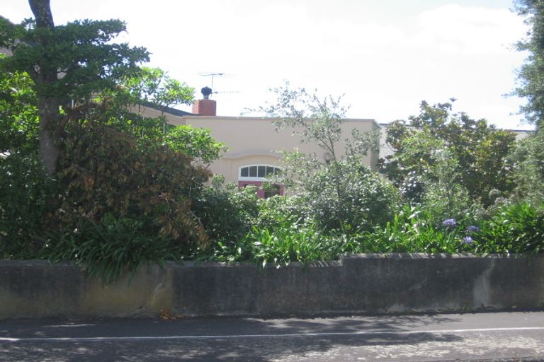 Photo of property in 2/24 Church Street, Devonport, Auckland, 0624