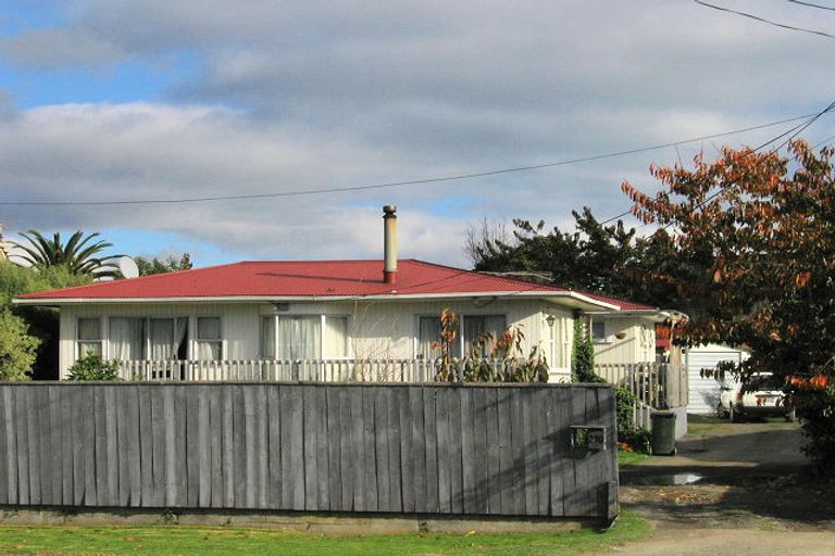 Photo of property in 290 Te Moana Road, Waikanae, 5036