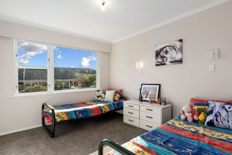 Photo of property in 15 Ecclesfield Grove, Silverstream, Upper Hutt, 5019