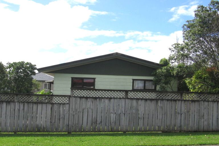 Photo of property in 9 Solea Road, Sunnyvale, Auckland, 0612