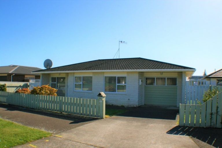 Photo of property in 13 Kent Street, Levin, 5510