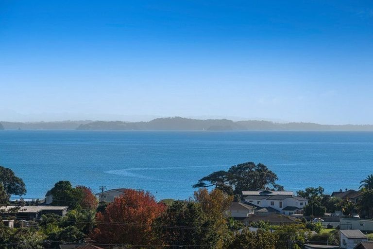 Photo of property in 43 Surf Road, Stanmore Bay, Whangaparaoa, 0932