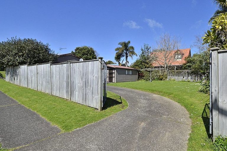 Photo of property in 1 Sullivan Avenue, Mangere Bridge, Auckland, 2022