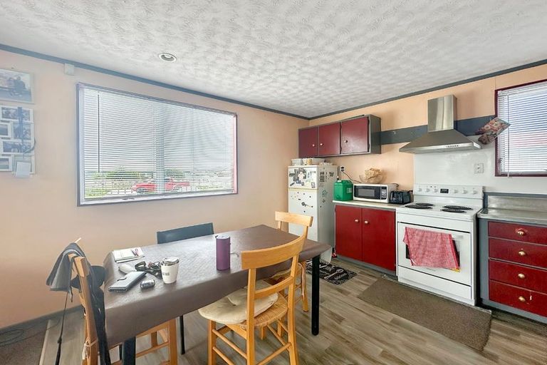 Photo of property in 33 Raupo Street, Castlecliff, Whanganui, 4501