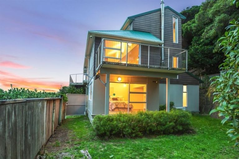 Photo of property in 10a Trevor Terrace, Paremata, Porirua, 5024