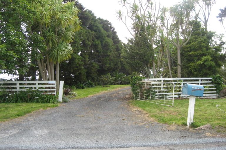 Photo of property in 270 Tawa Road, Kumeu, 0891