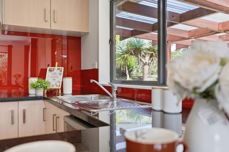 Photo of property in 35 Peninsula Road, Mangere, Auckland, 2022