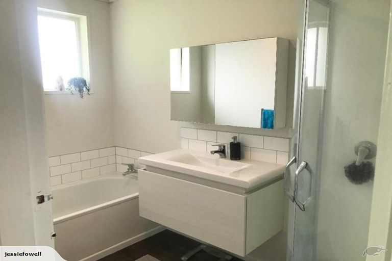 Photo of property in 29 Beaumont Crescent, Frankleigh Park, New Plymouth, 4310