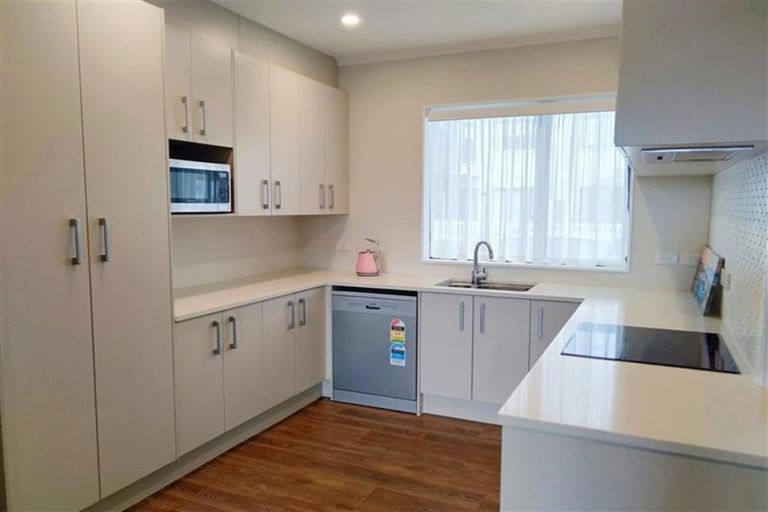 Photo of property in 27 Komanawa Lane, Mount Wellington, Auckland, 1062