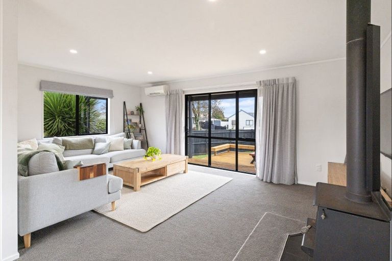 Photo of property in 100 Hillcrest Drive, Kelvin Grove, Palmerston North, 4414