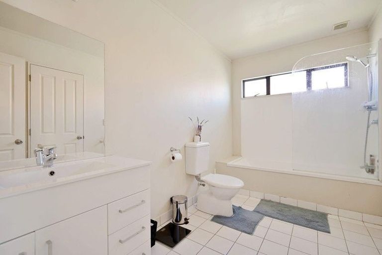 Photo of property in 29 Neta Grove, Henderson, Auckland, 0612