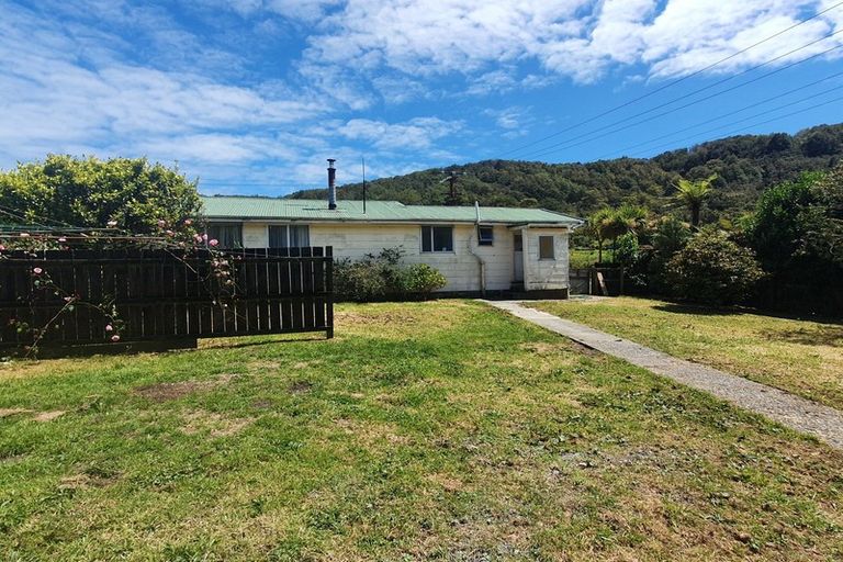 Photo of property in 25 Oxford Street, Taylorville, Greymouth, 7805