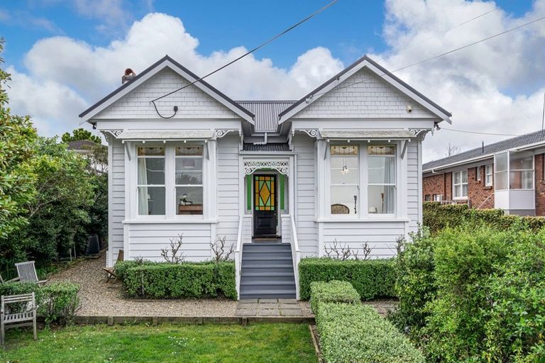 Photo of property in 36 Old Lake Road, Narrow Neck, Auckland, 0624