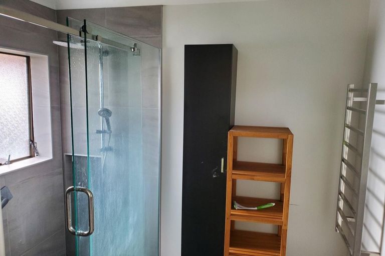 Photo of property in 18 Hallberry Road, Mangere East, Auckland, 2024