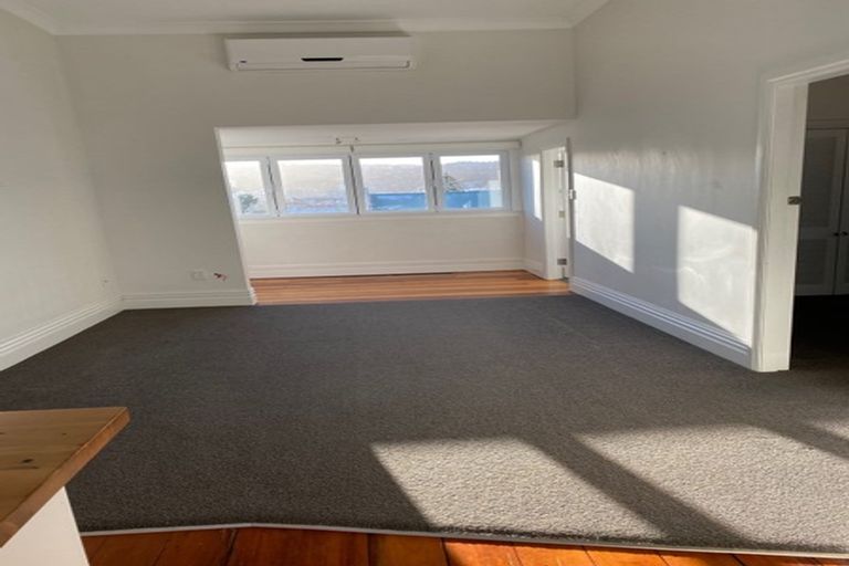 Photo of property in 20 Scarborough Terrace, Mount Victoria, Wellington, 6011