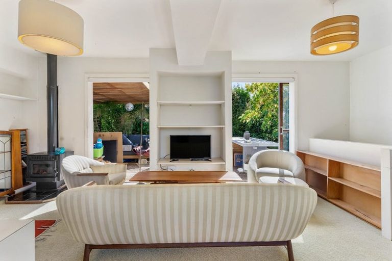 Photo of property in 1/20 Harrybrook Road, Green Bay, Auckland, 0604