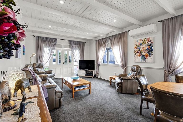 Photo of property in 56 Vogel Street, Hawera, 4610