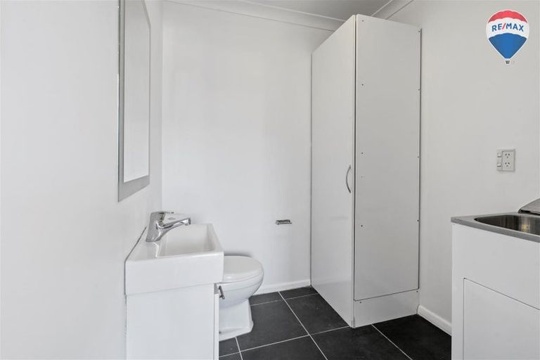 Photo of property in 43 Stewart Drive, Newlands, Wellington, 6037