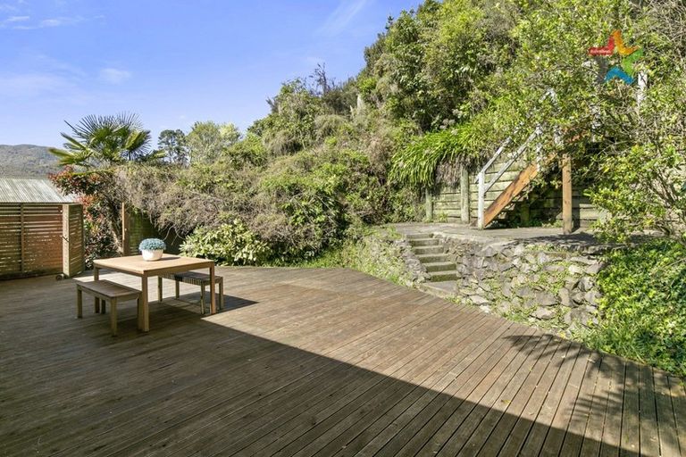 Photo of property in 6 Waipuna Grove, Stokes Valley, Lower Hutt, 5019