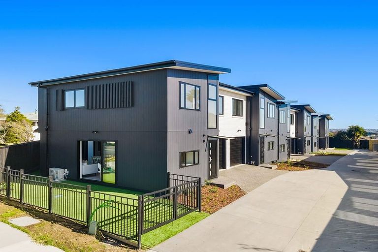 Photo of property in 19a Bradbury Road, Botany Downs, Auckland, 2010