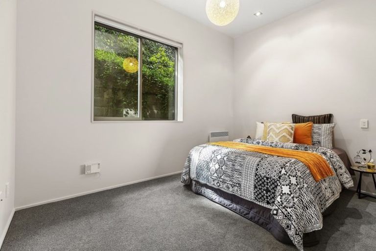 Photo of property in 2/2 Onslow Road, Khandallah, Wellington, 6035