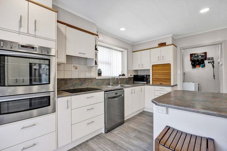 Photo of property in 16 Reid Avenue, Hawera, 4610