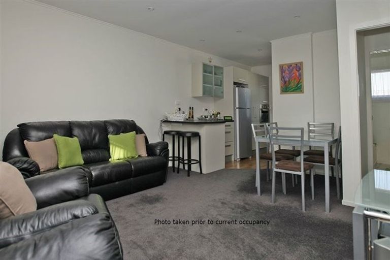 Photo of property in 1/102 Endeavour Street, Lyall Bay, Wellington, 6022