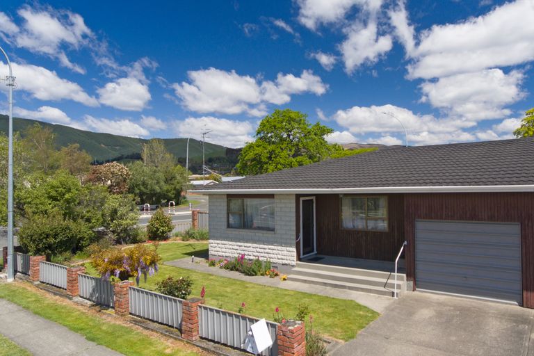 Photo of property in 1 Byron Place, Stoke, Nelson, 7011