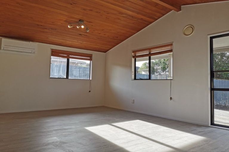 Photo of property in 108c Colwill Road, Massey, Auckland, 0614