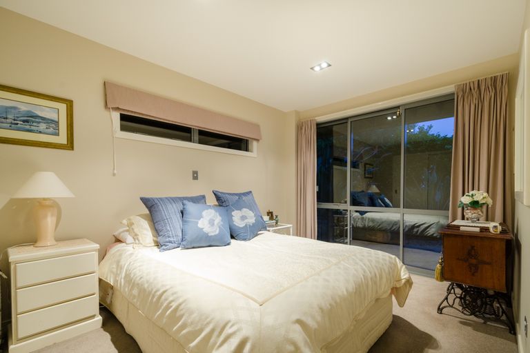 Photo of property in 5a Bernleigh Terrace, West Harbour, Auckland, 0618