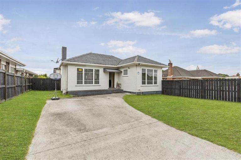 Photo of property in 102 Wallace Road, Papatoetoe, Auckland, 2025