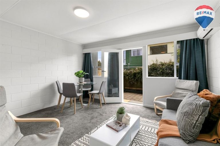 Photo of property in 2/100 Martin Street, Wallaceville, Upper Hutt, 5018