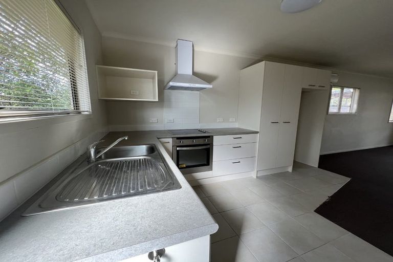 Photo of property in 15/94 Glengarry Road, Glen Eden, Auckland, 0602