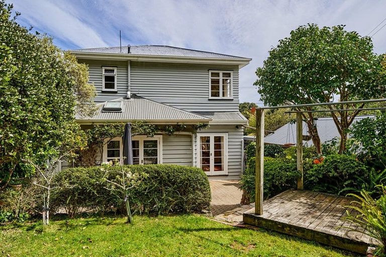 Photo of property in 267 Muritai Road, Eastbourne, Lower Hutt, 5013