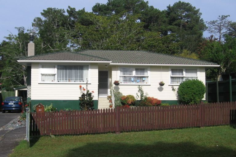 Photo of property in 48 Castleford Street, Green Bay, Auckland, 0604