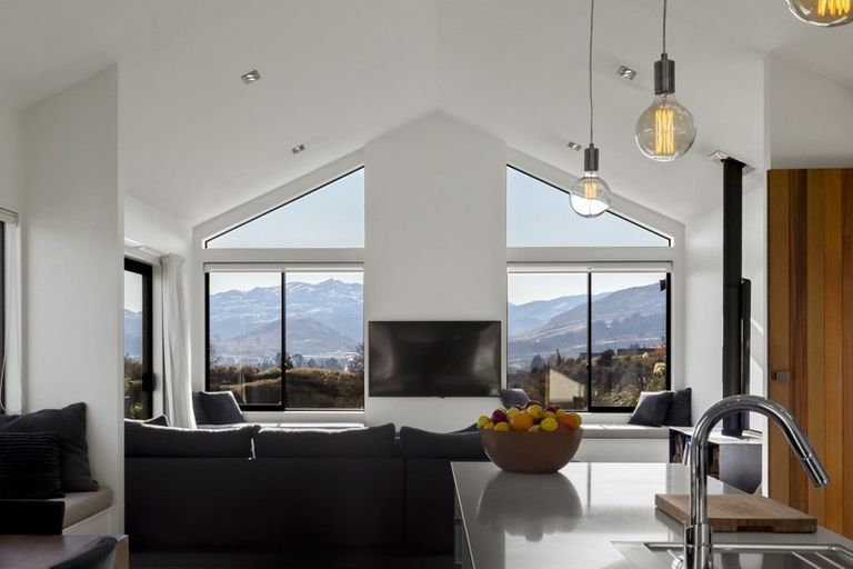Photo of property in 7 Rabbiters Drive, Jacks Point, Queenstown, 9371